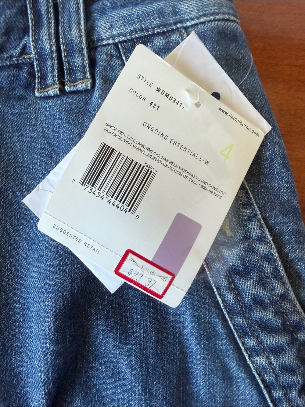 NWT Liz Claiborne Denim Shorts | Size 4 | Classic Blue Jean Shorts with Pockets - Picture 4 of 4